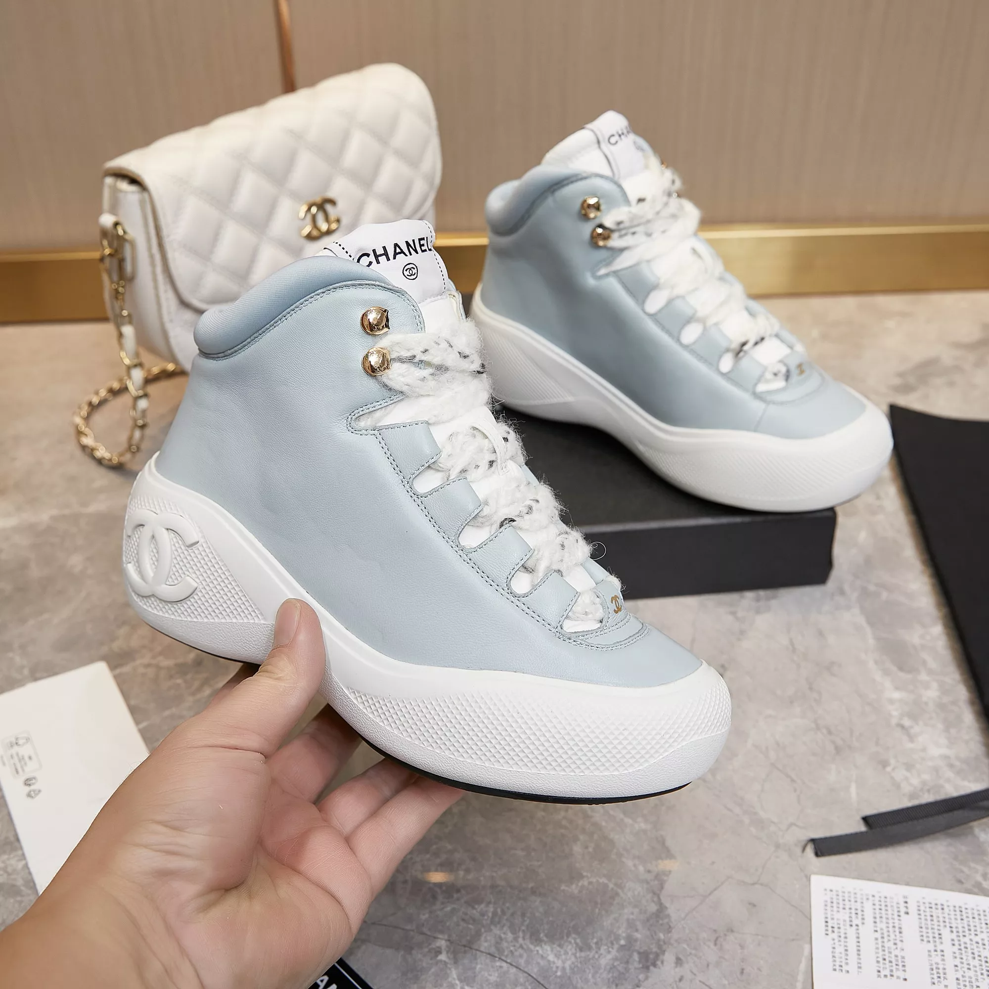 chanel high tops chaussures pour femme s_12761651